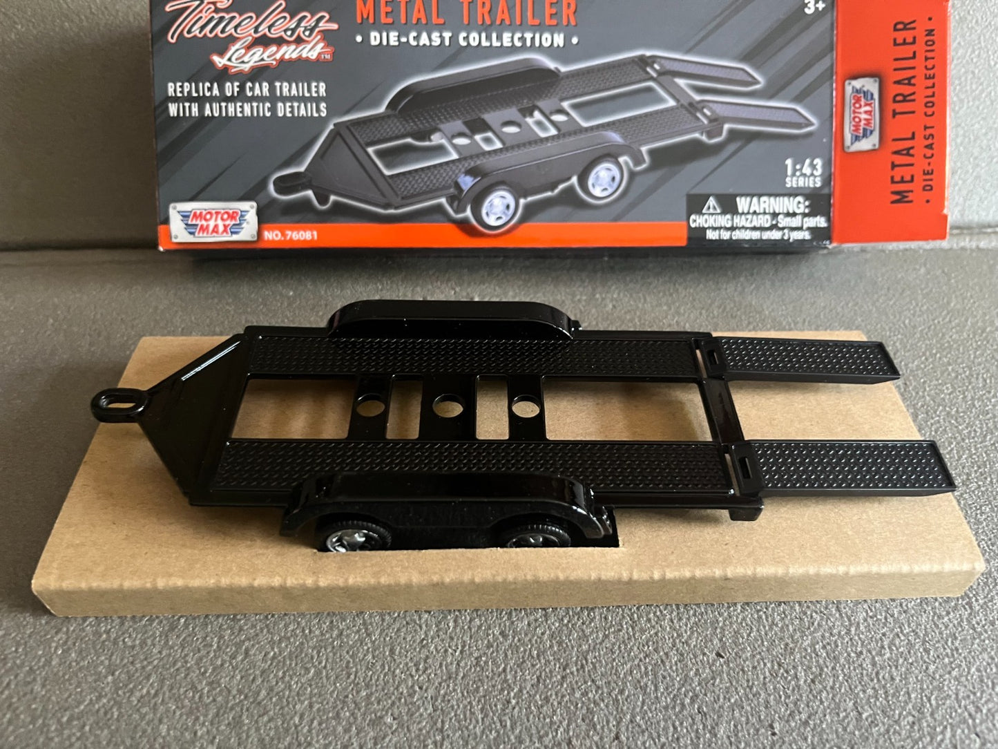 Voiture miniature Remorque Porte Voiture MotorMax Assistance Dépannage au 1/43