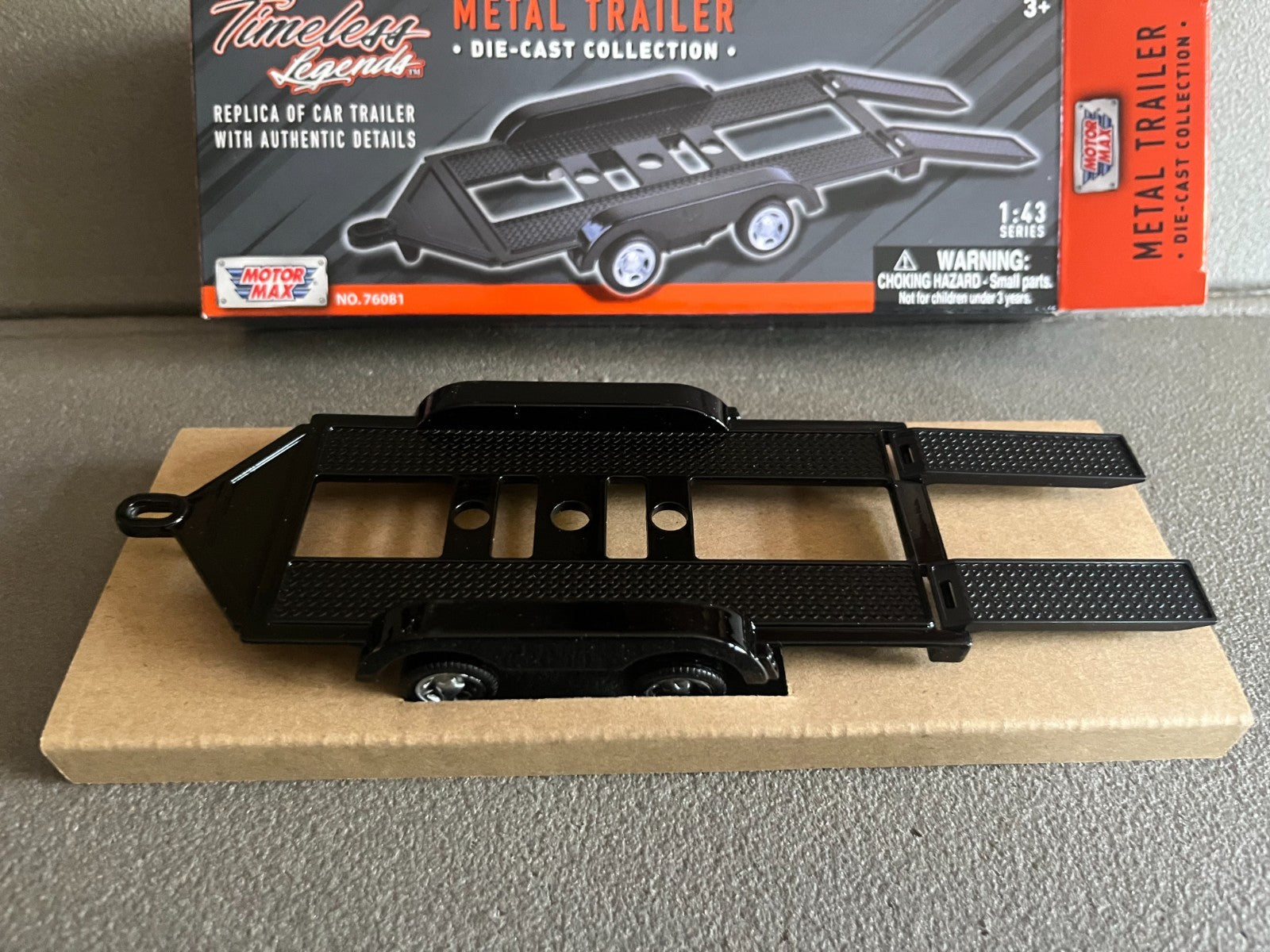 Voiture miniature Remorque Porte Voiture MotorMax Assistance Dépannage au 1/43