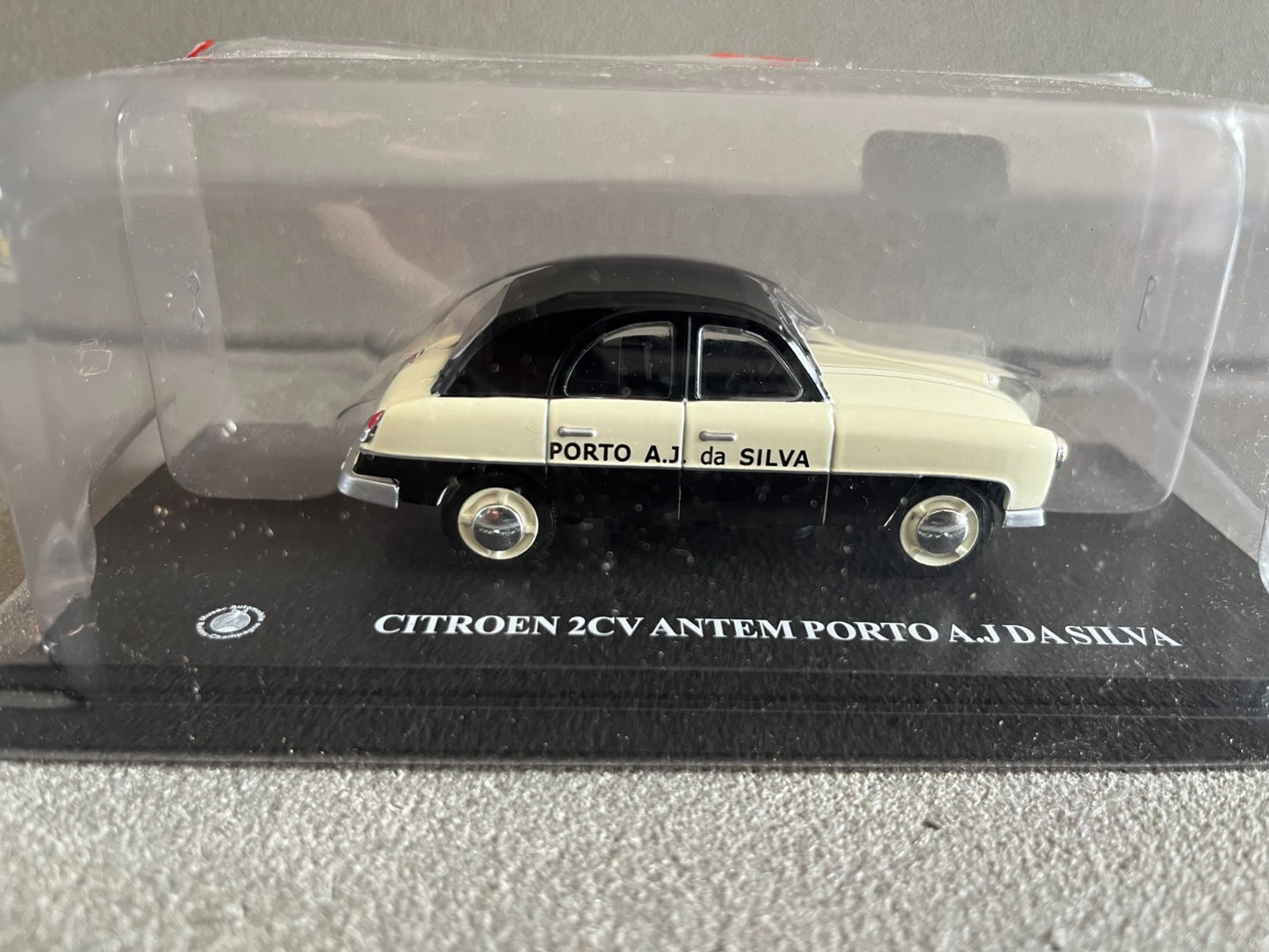 Voiture miniature Citroen 2CV Antem Porto A.J Da Silva Auto Plus Hachette 1/43