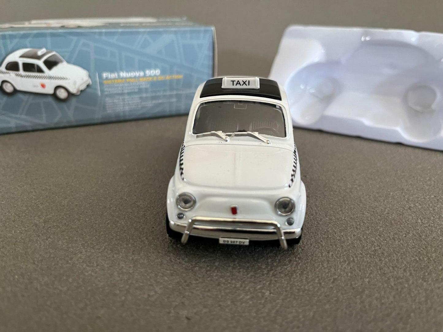 Voiture Miniature Fiat Nuova 500 Rome Taxi du Monde Welly 1/38