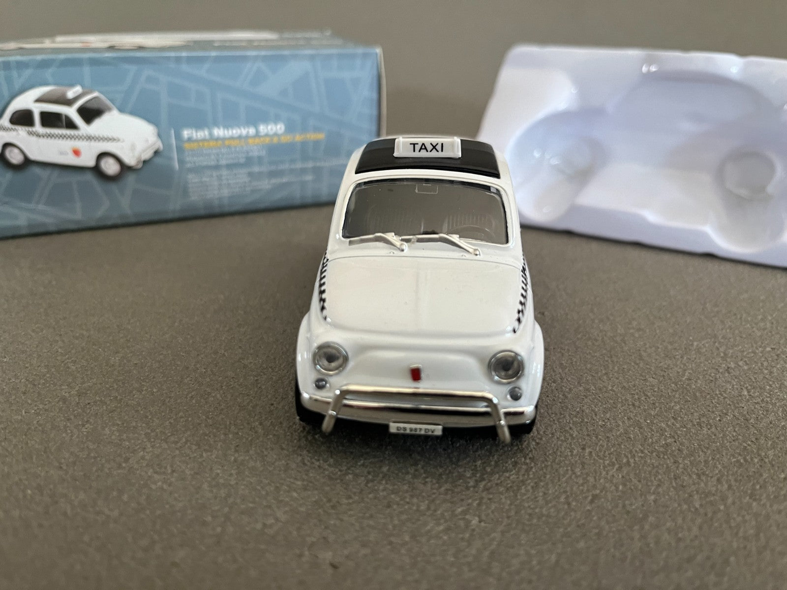 Voiture Miniature Fiat Nuova 500 Rome Taxi du Monde Welly 1/38