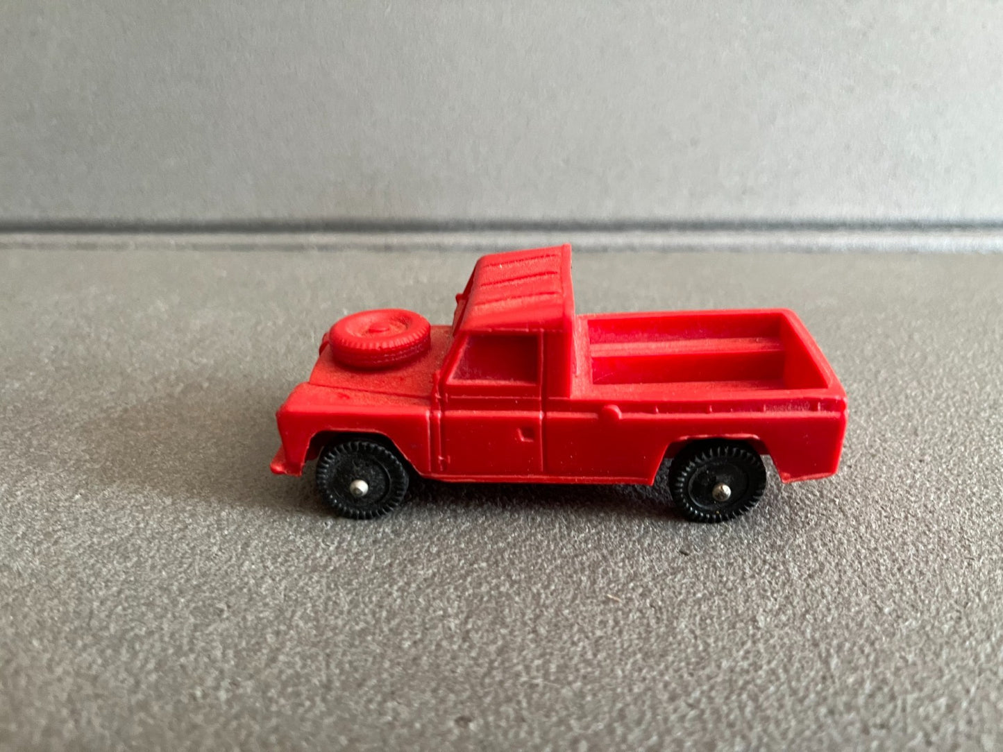 Voiture Miniature Ancien Land Rover Vinyl Line Germany Plastique Gomme Tomte