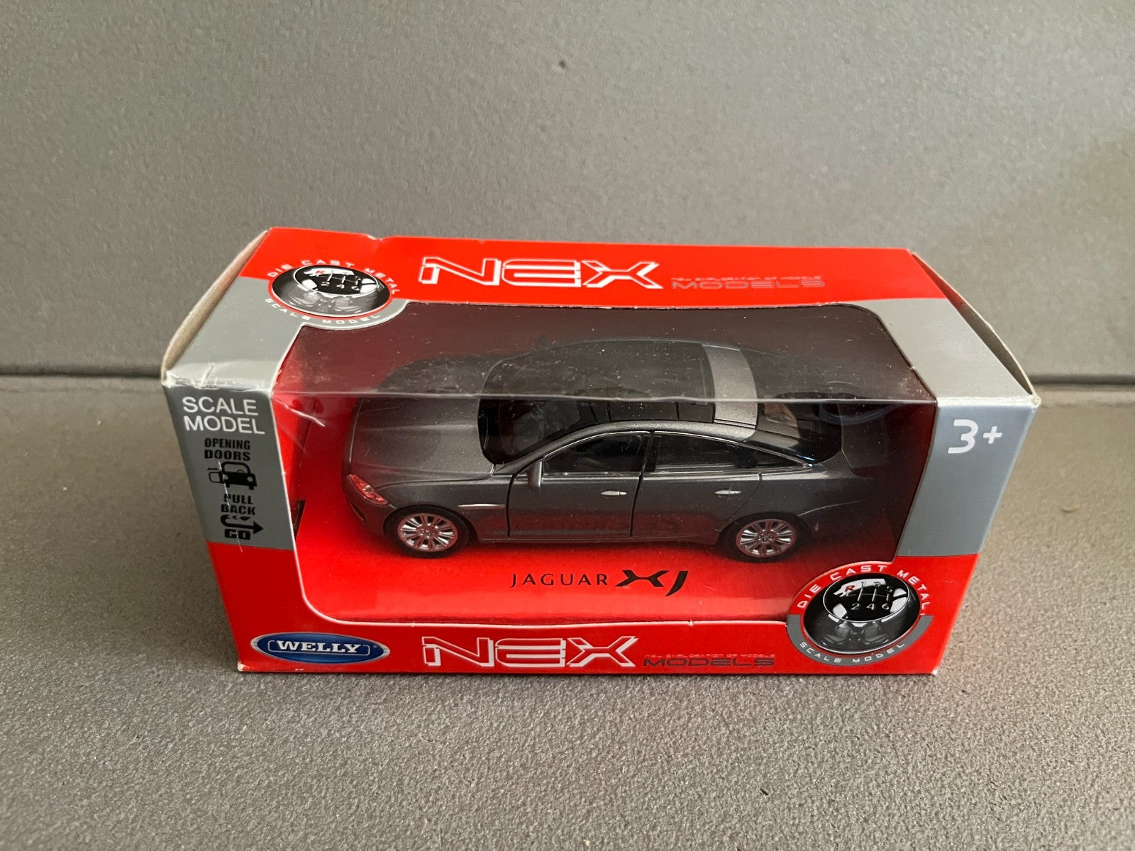 Voiture Miniature Jaguar XJ Welly au 1/34 1/36