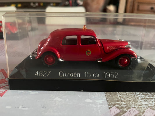 Voiture miniature Traction 4827 Citroen 15 CV 1952 Pompiers Solido au 1/43