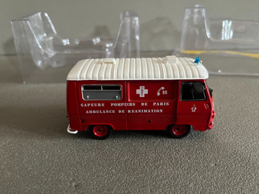 Voiture miniature Camion Peugeot J7 Ambulance Paris Pompiers Hachette 1/43