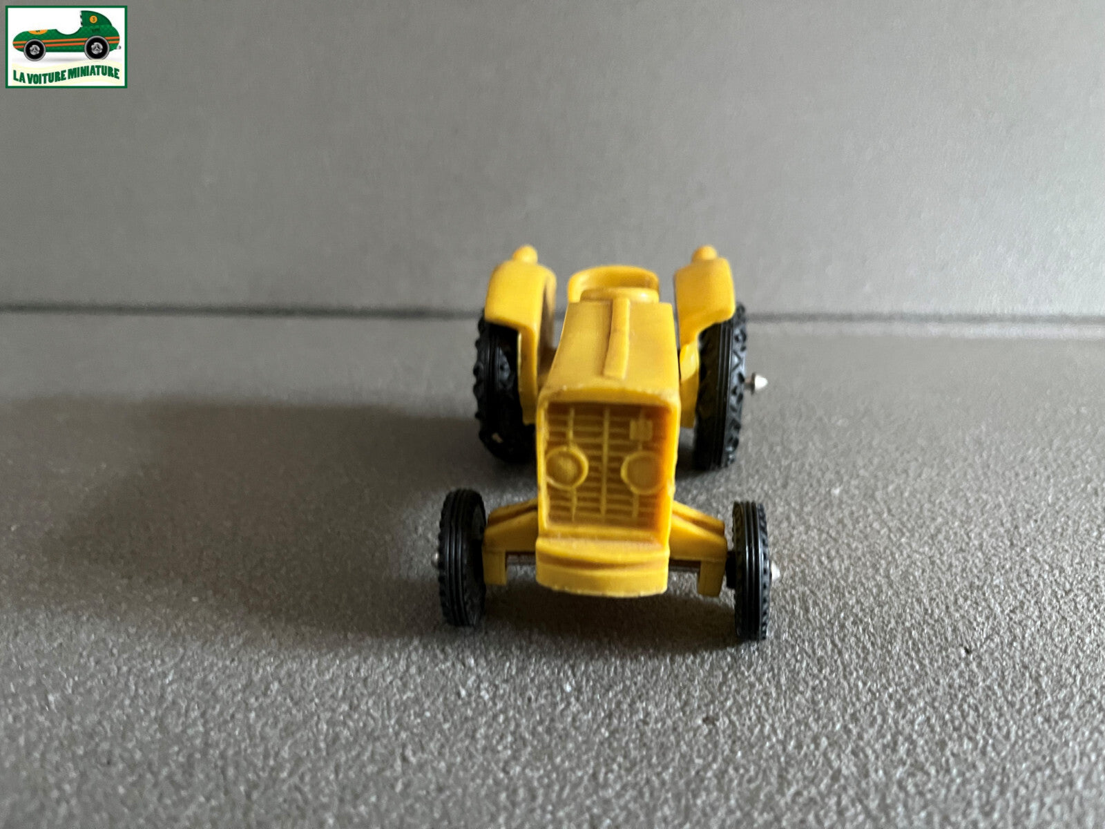 Voiture Miniature Ancien Tracteur Vinyl Line Plastique Gomme 1/43 idem Tomte