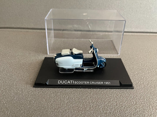 Moto miniature Italienne Ducati Scooter Cruiser 1951 1/24