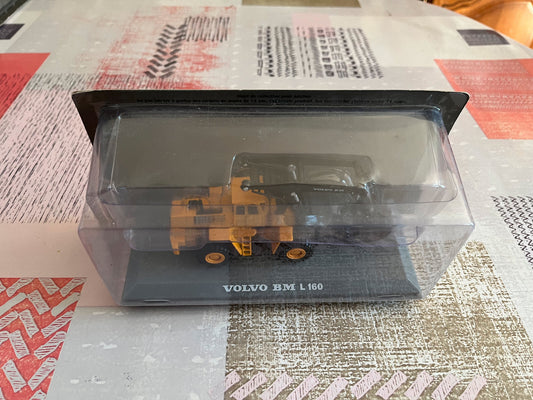 Miniature Véhicule de chantier Volvo BM L160 Chargeuse forestière Hachette 1/72
