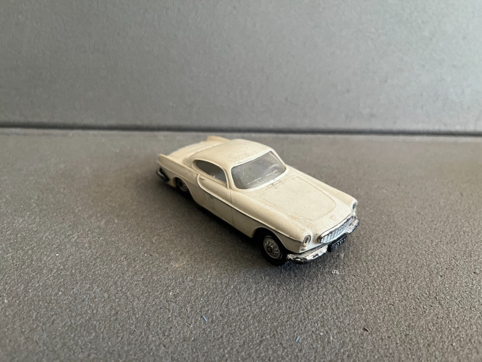 Ancienne Voiture Miniature Volvo P1800 Norev Plastique France Epave