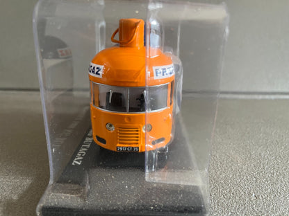 Voiture miniature Camion Renault 1400 KG Butagaz Auto Plus Hachette 1/43