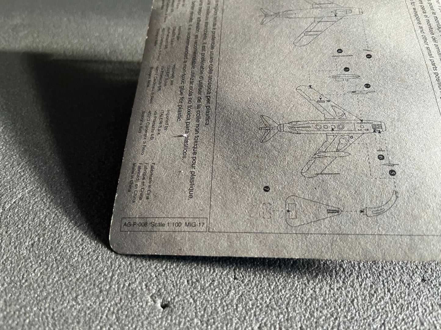 Avion miniature Militaire Mig-17 Fabbri Italeri 1/100