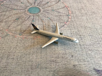 Avion miniature Avions de Ligne Fabbri AirBus Lufthansa avec Défauts