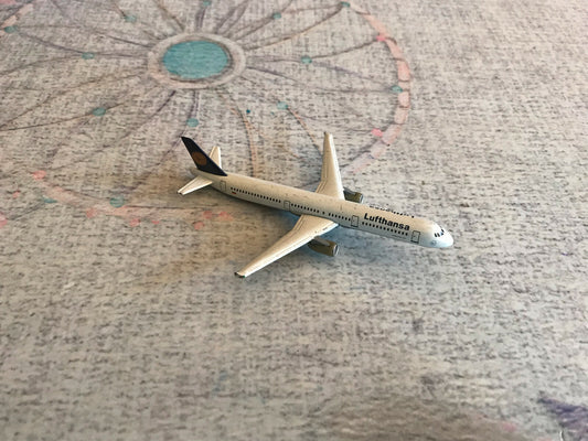 Avion miniature Avions de Ligne Fabbri AirBus Lufthansa avec Défauts
