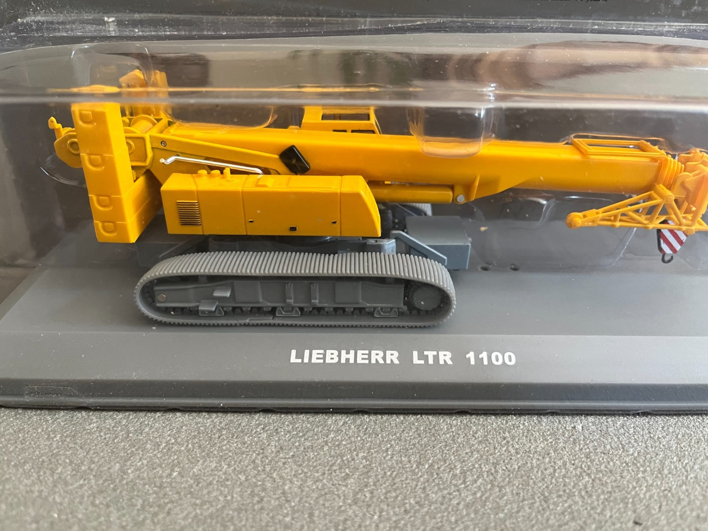 Miniature Véhicule de chantier Liebherr LTR 1100 Grue Mobile Hachette 1/72