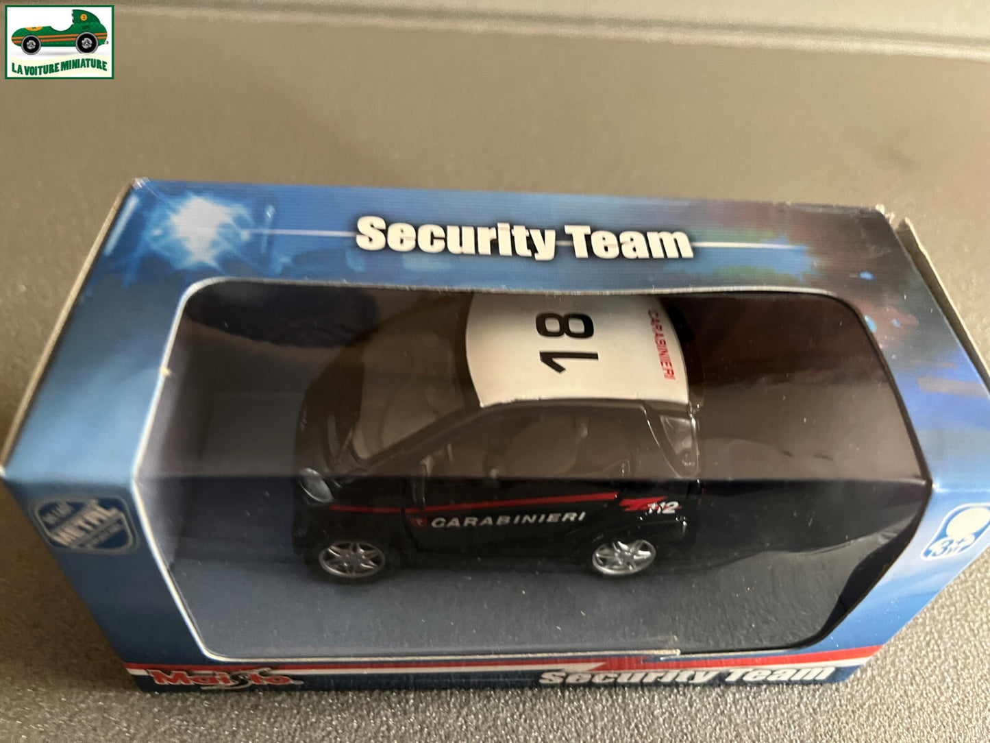 Voiture miniature Smart Carabinieri Gendarmerie Maisto 1/32 environ
