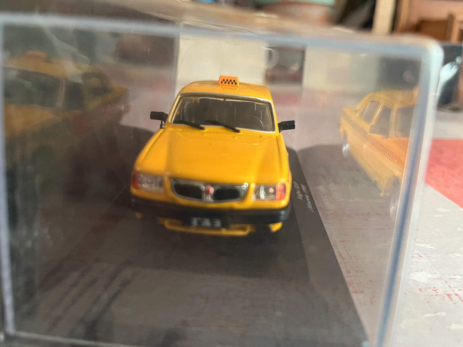 Voiture Miniature Taxi Volga 3110 Moscou 1998 Taxis du Monde au 1/43