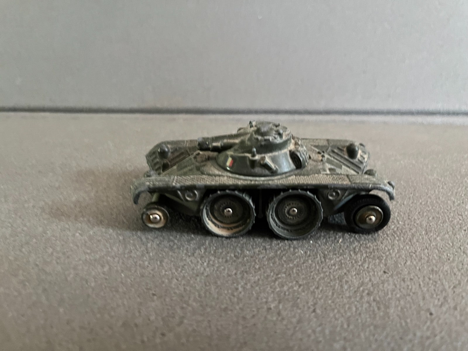 Ancienne Miniature Militaire Char EBR Panhard Dinky Toys Meccano France Epave