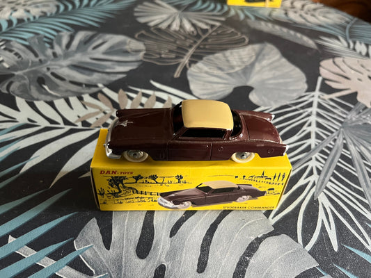 Voiture miniature Studebaker Commander Dan Toys Dinky au 1/43