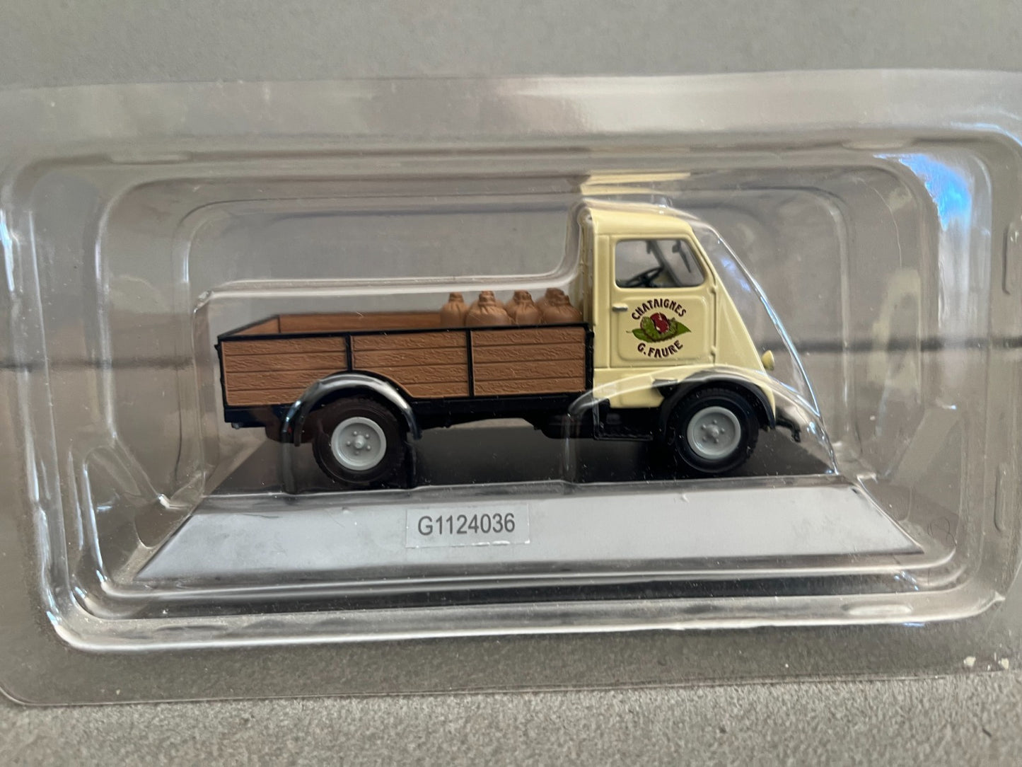 Voiture Miniature Peugeot Q3A Camionnette plateau 1948 Norev Hachette 1/43
