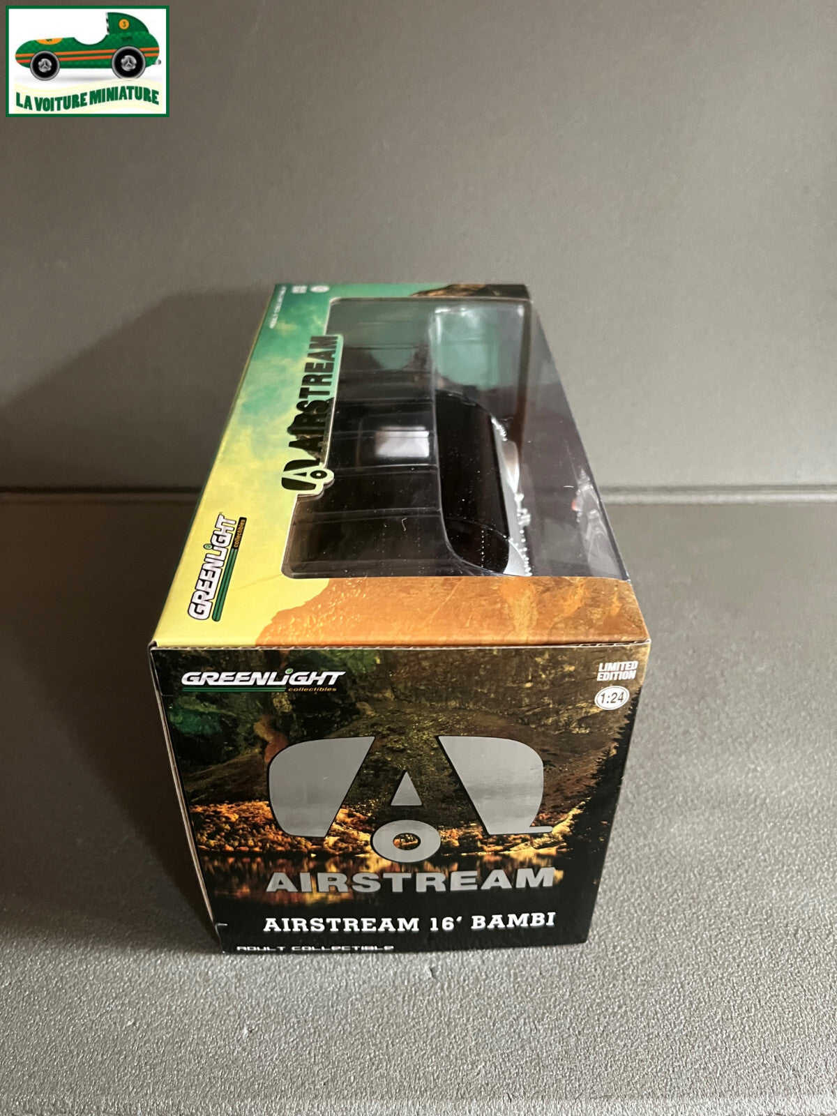 Voiture miniature Caravane AirStream 16 Bambi Greenlight 1/24