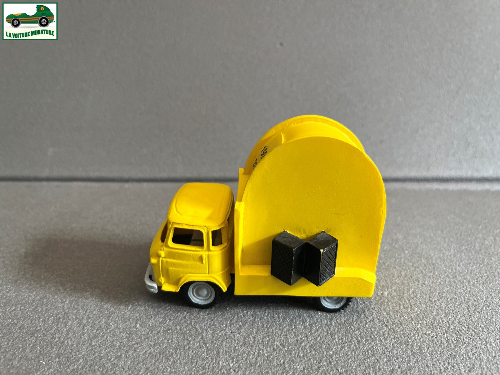 Voiture Miniature Renault Saviem Kit Résine Tour de France Vélo 1903 2003 1/43