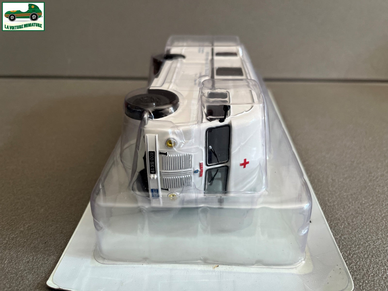 Voiture miniature Camion Berliet GLA 5R Medecine Travail Hachette 1/43