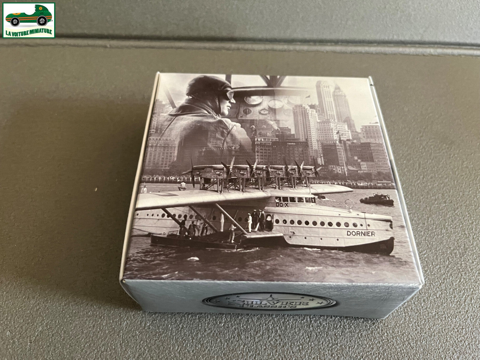 Avion miniature chrome Locheed L-9 Orion Atlas Silver Classics au 1/200