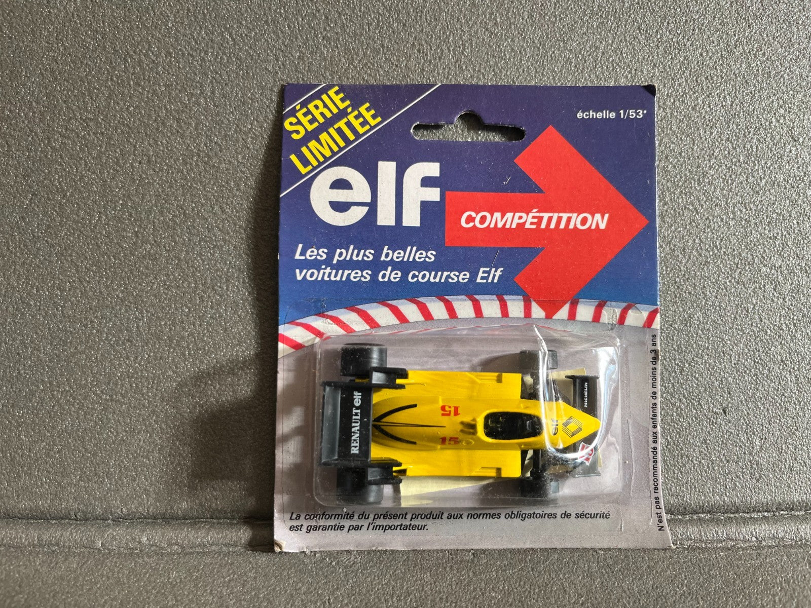 Voiture miniature F1 Renault Elf RE 40 1983 Elf Competition 1/53 Type Majorette