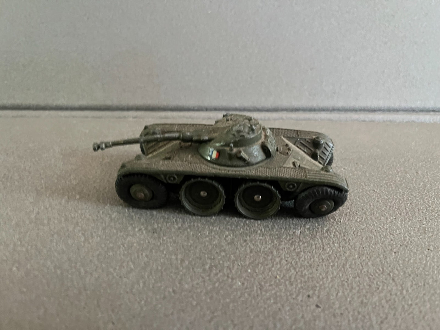Ancienne Miniature Militaire Char EBR Panhard Dinky Toys Meccano France Epave