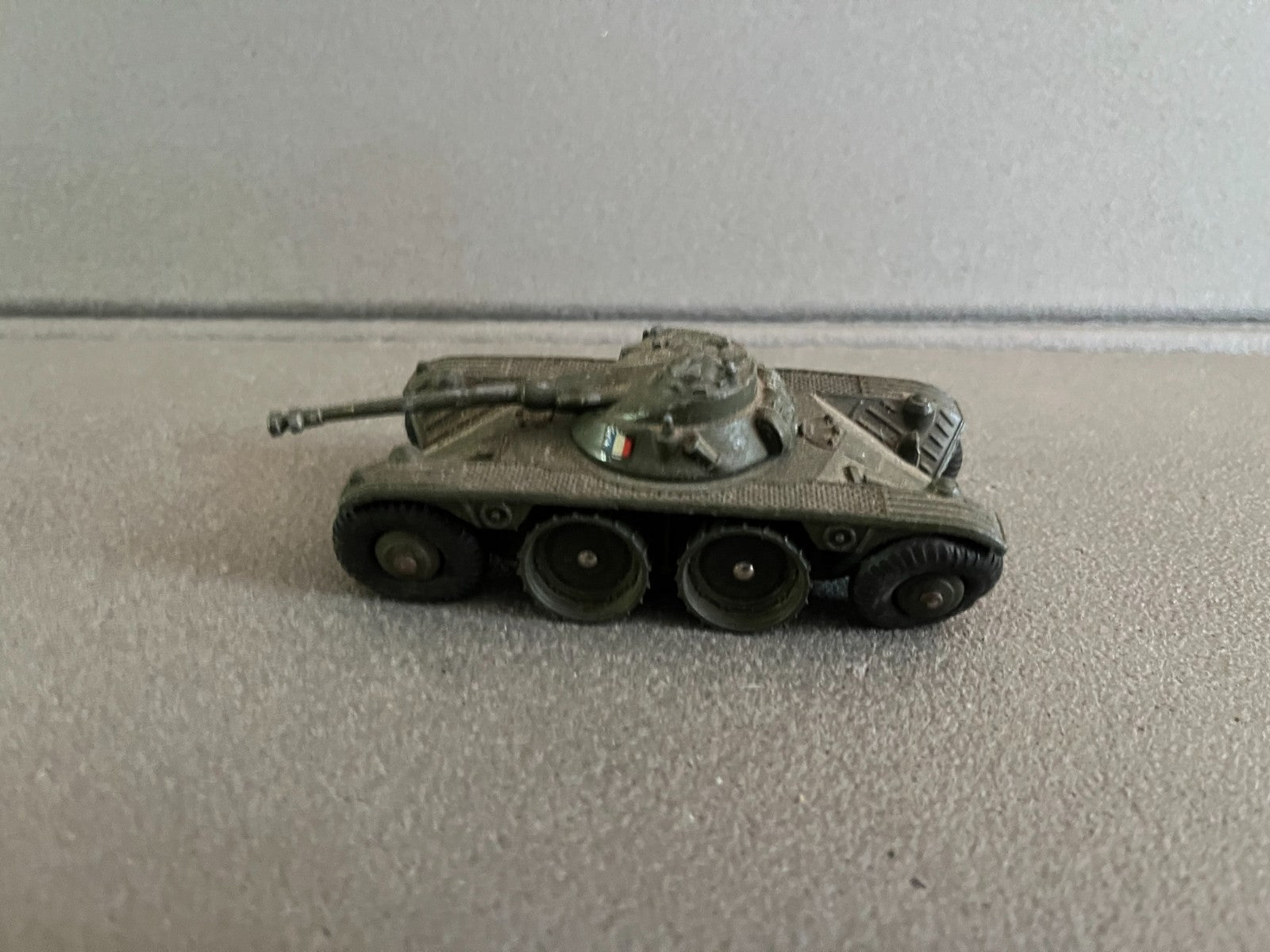 Ancienne Miniature Militaire Char EBR Panhard Dinky Toys Meccano France Epave