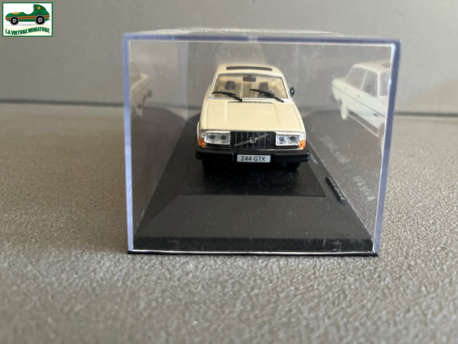 Voiture Miniature Volvo 244 GTX au 1/43