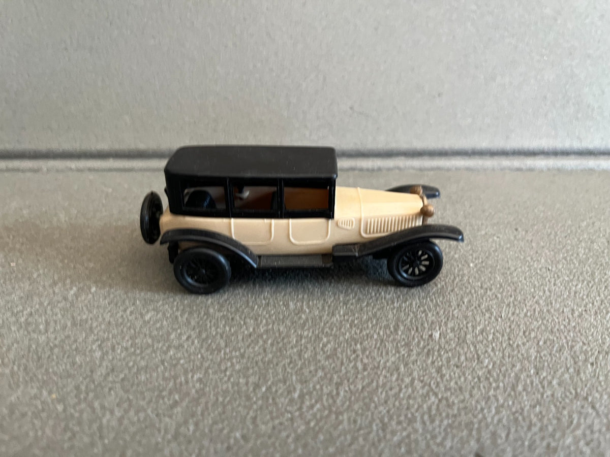 Voiture Miniature Ancien Plastique Lancia Lambda 5S Huilor France