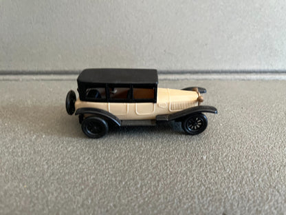 Voiture Miniature Ancien Plastique Lancia Lambda 5S Huilor France