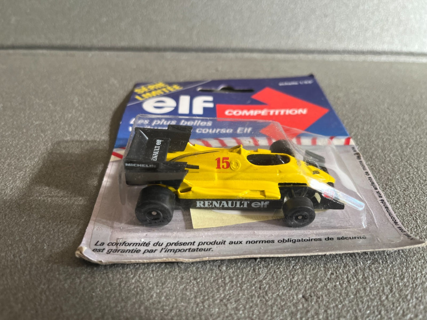 Voiture miniature F1 Renault Elf RE 40 1983 Elf Competition 1/53 Type Majorette