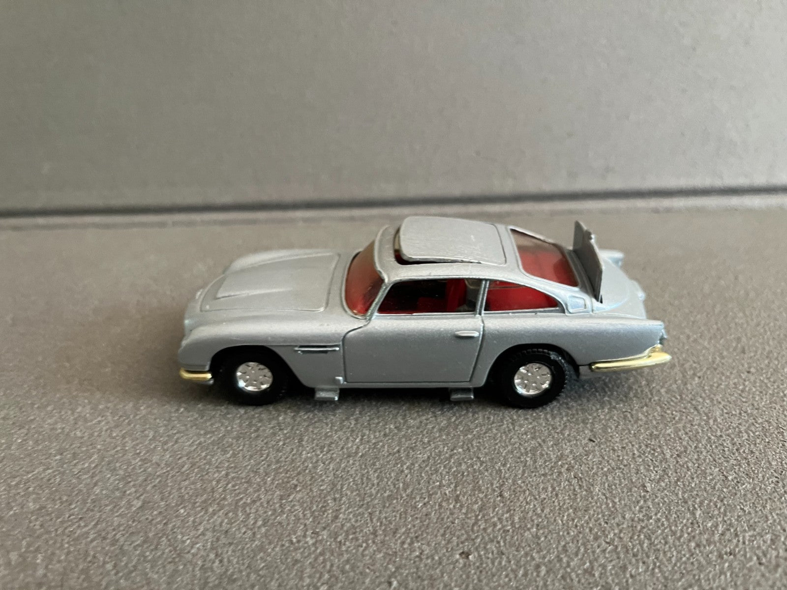 Voiture Miniature Aston Martin DB5 007 Corgi 1/32 1/36