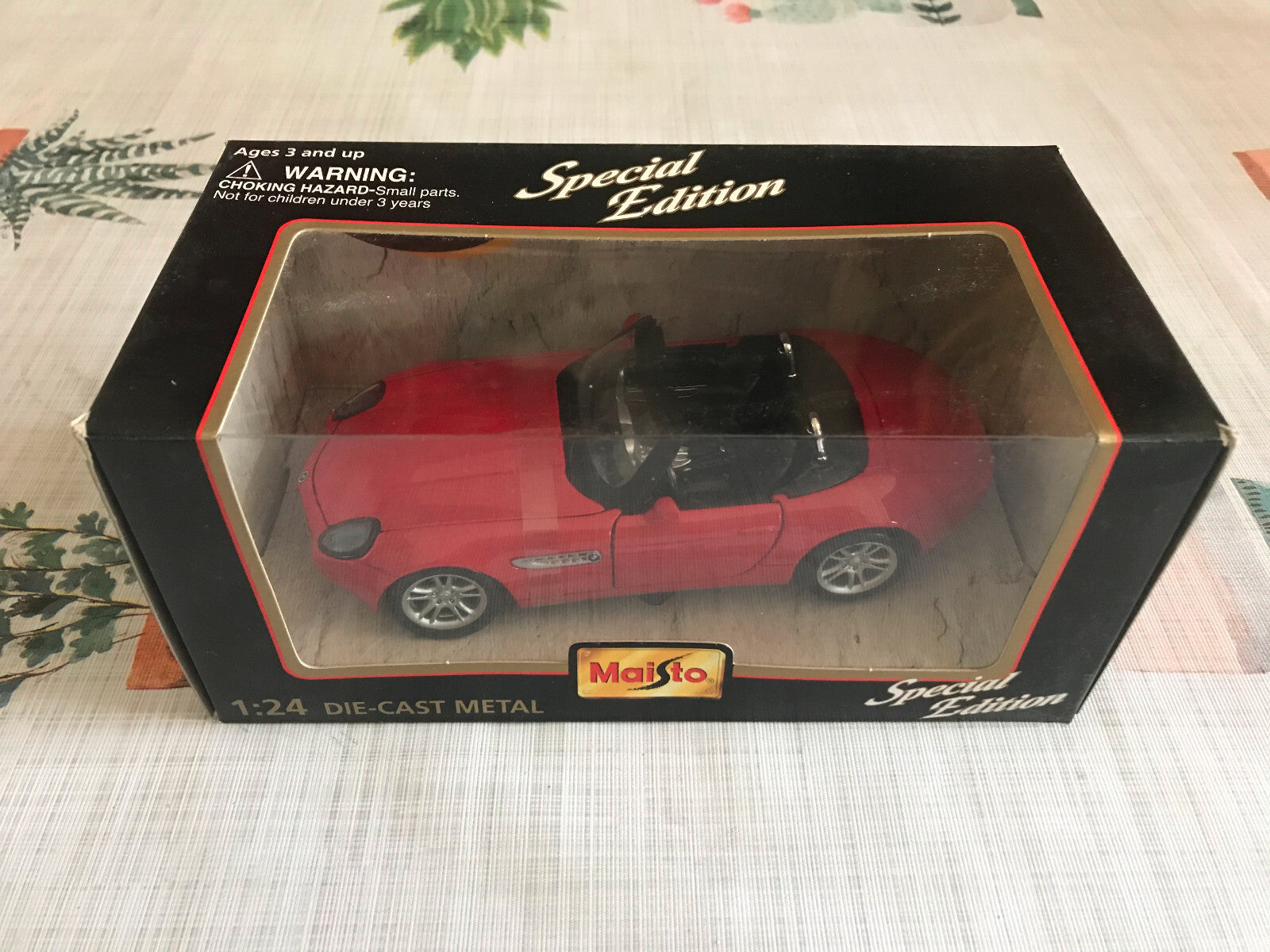 Voiture miniature BMW Z8 Maisto au 1/24