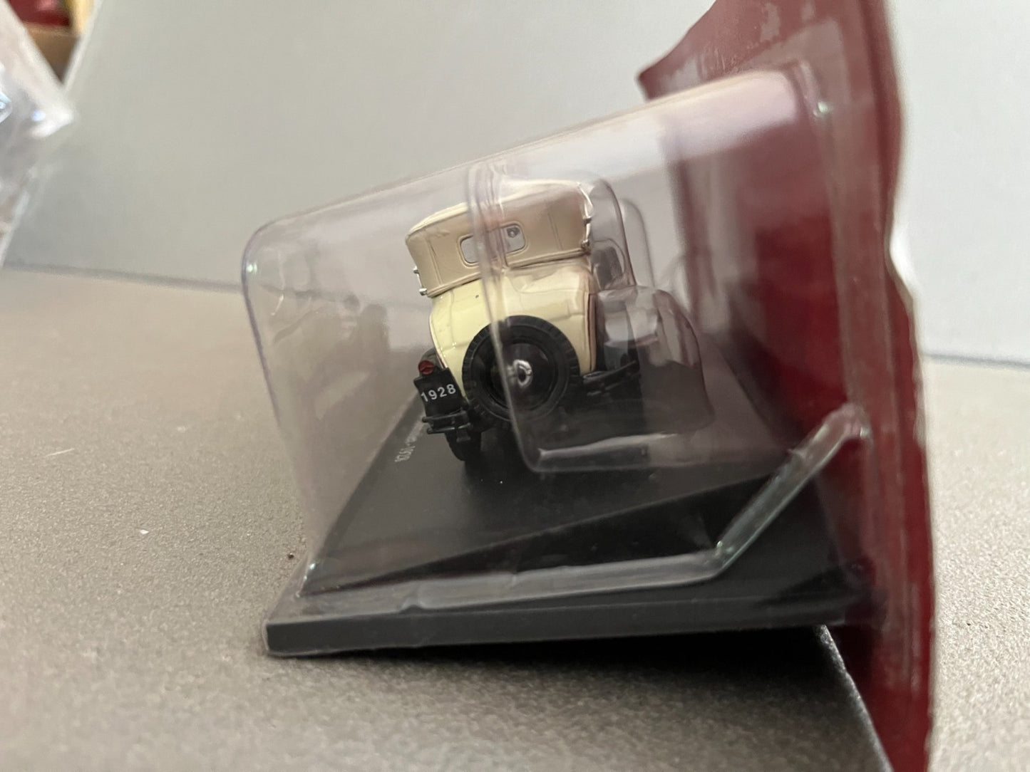 Voiture miniature Citroen B14G Cabriolet 1928 1/43