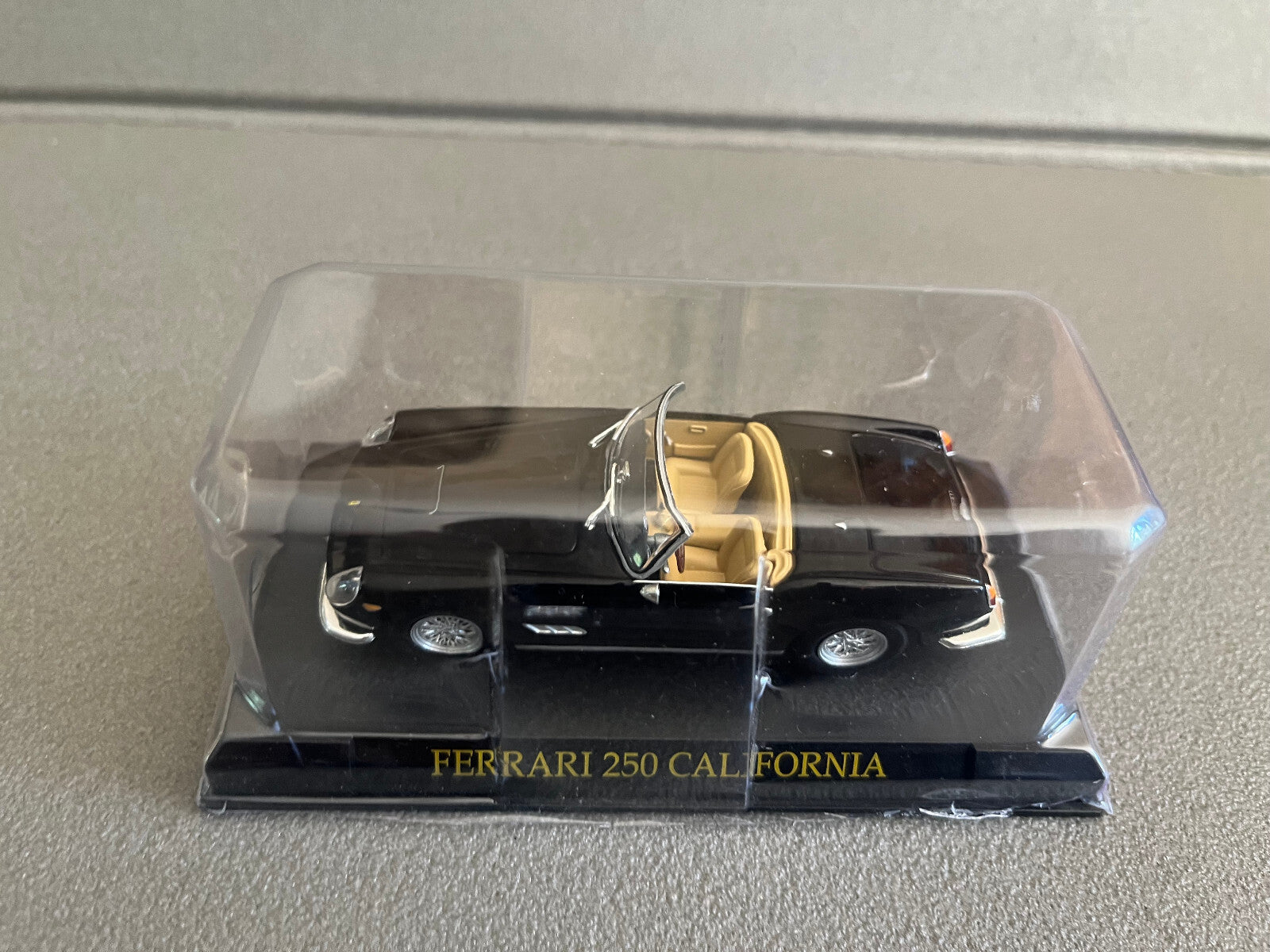 Voiture miniature Collection Ferrari 250 California Ixo Fabbri 1/43