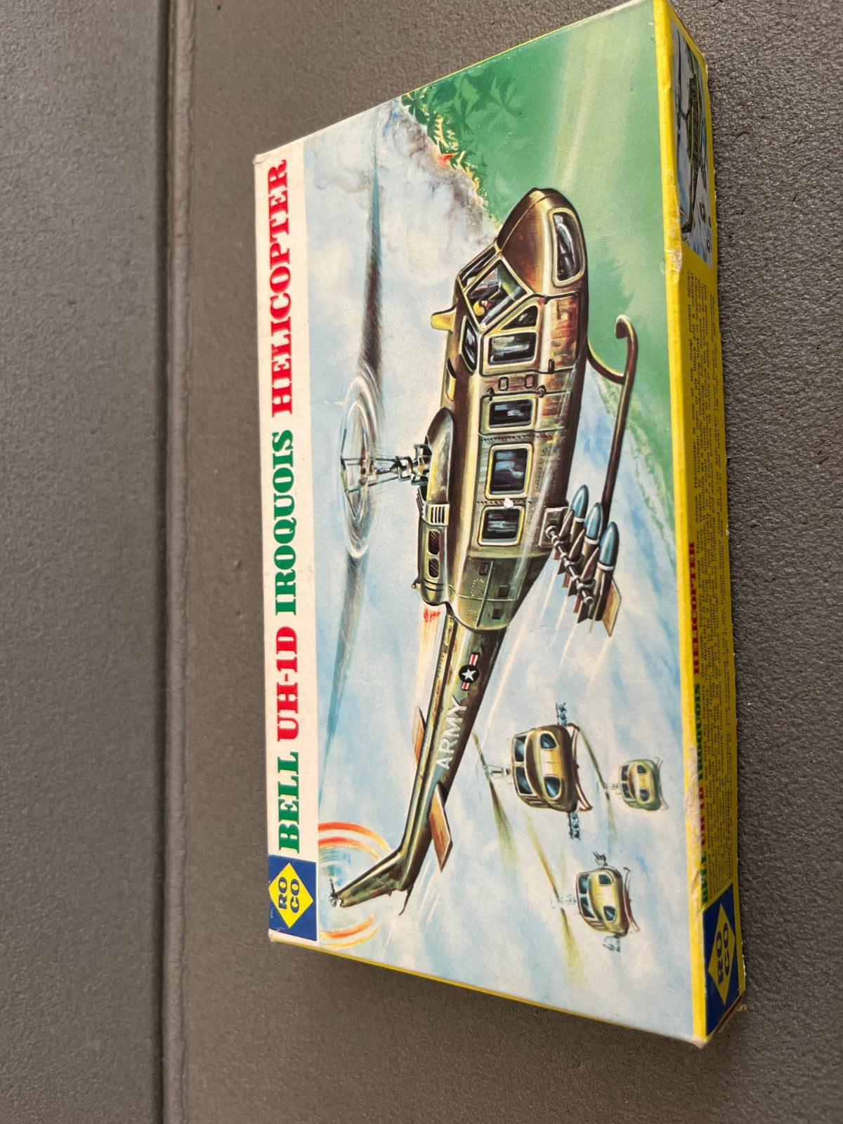Maquette Militaire Bell UH-1D Iroquois Hélicoptère Roco 1/87