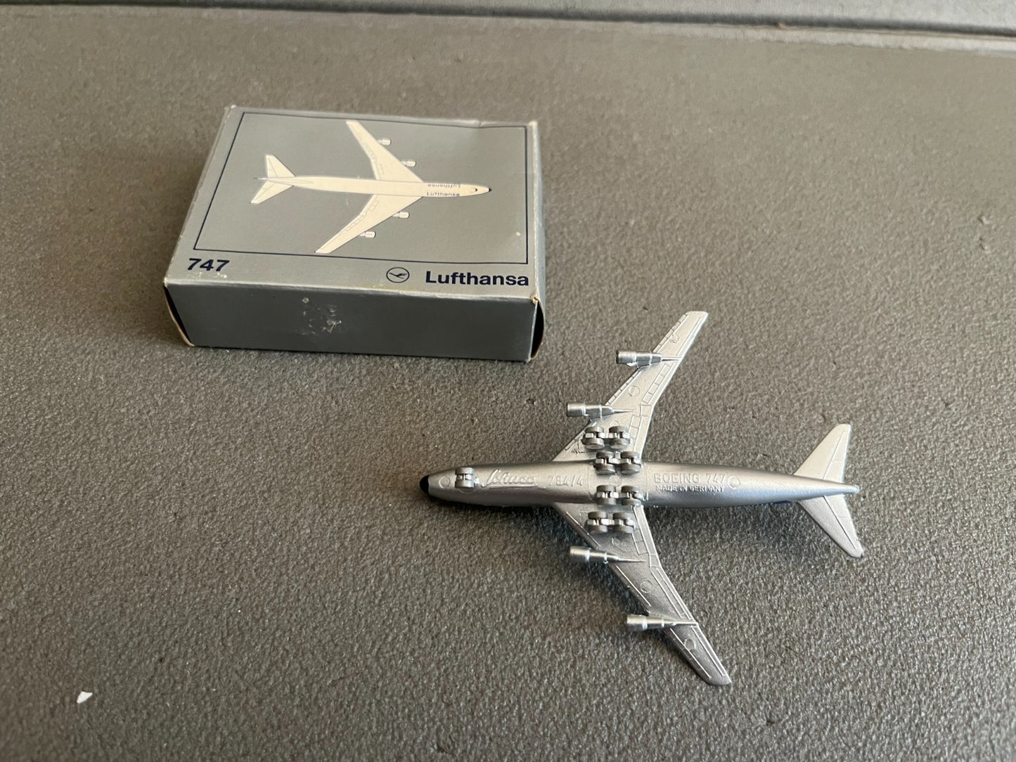 Ancien Avion miniature Boeing 747 Lufthansa Schuco Piccolo