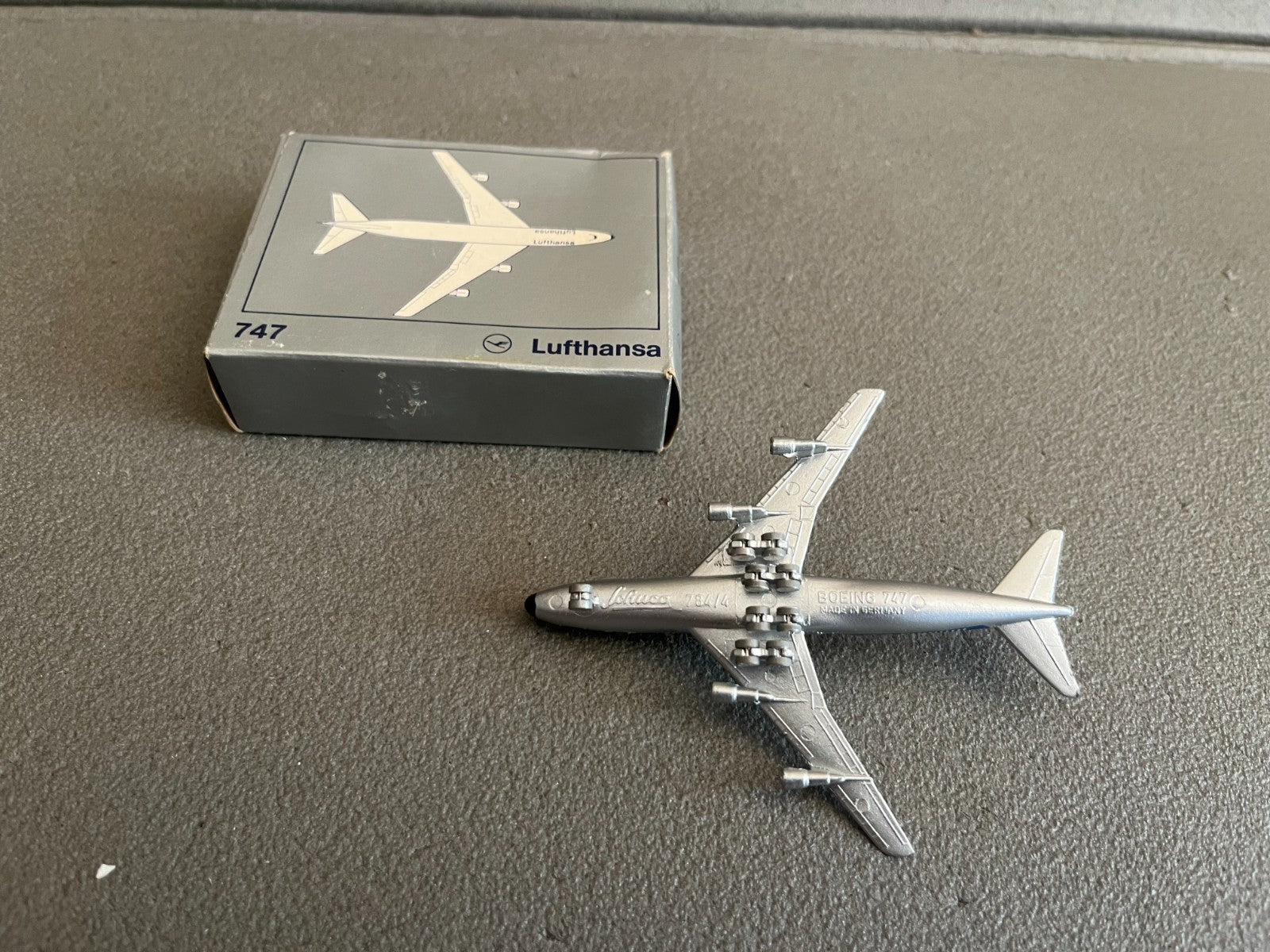Ancien Avion miniature Boeing 747 Lufthansa Schuco Piccolo