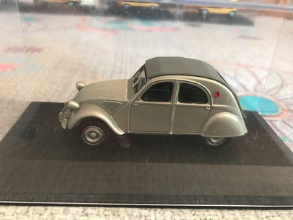 Voiture miniature Citroen 2cv 2 cv Berline La Poste PTT au 1/43