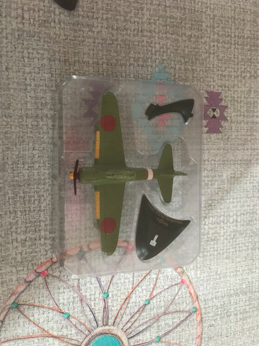 Avion miniature de guerre Japonais de la WWII MITSUBISHI A6M2 Zero au 1/100