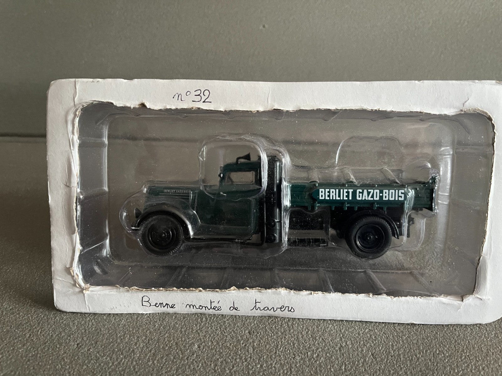 Voiture miniature Camion Berliet VDANG Gazo Bois Hachette 1/43 Défauts