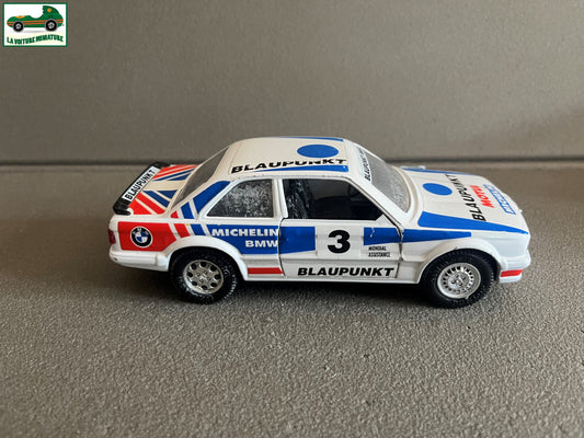 Ancienne Voiture Miniature BMW 323 Mira Spain au 1/25 Epave