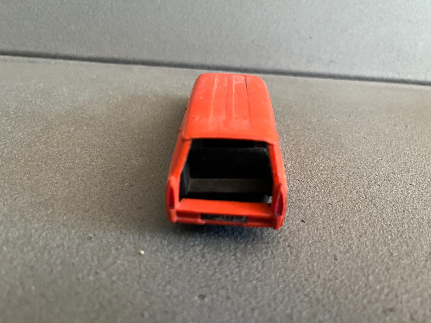 Ancienne Voiture Miniature Peugeot 404 Familiale Norev Plastique France Epave