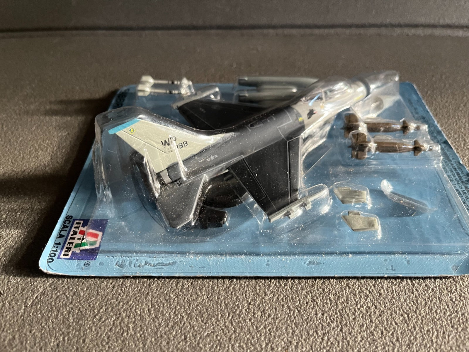 Avion miniature Militaire F-16A Fabbri Italeri 1/100