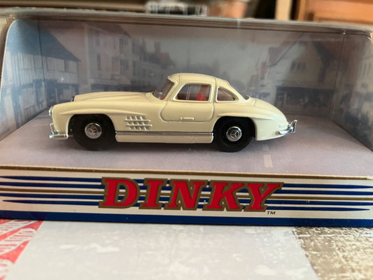 Voiture Miniature Mercedes Benz 300SL Gullwing DY-12 Dinky Matchbox au 1/43