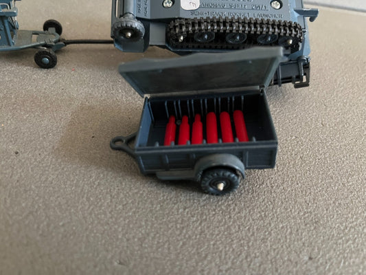 Ancienne Miniature Militaire Hanomag Rocket Launcher + Remorque Corgi Défauts