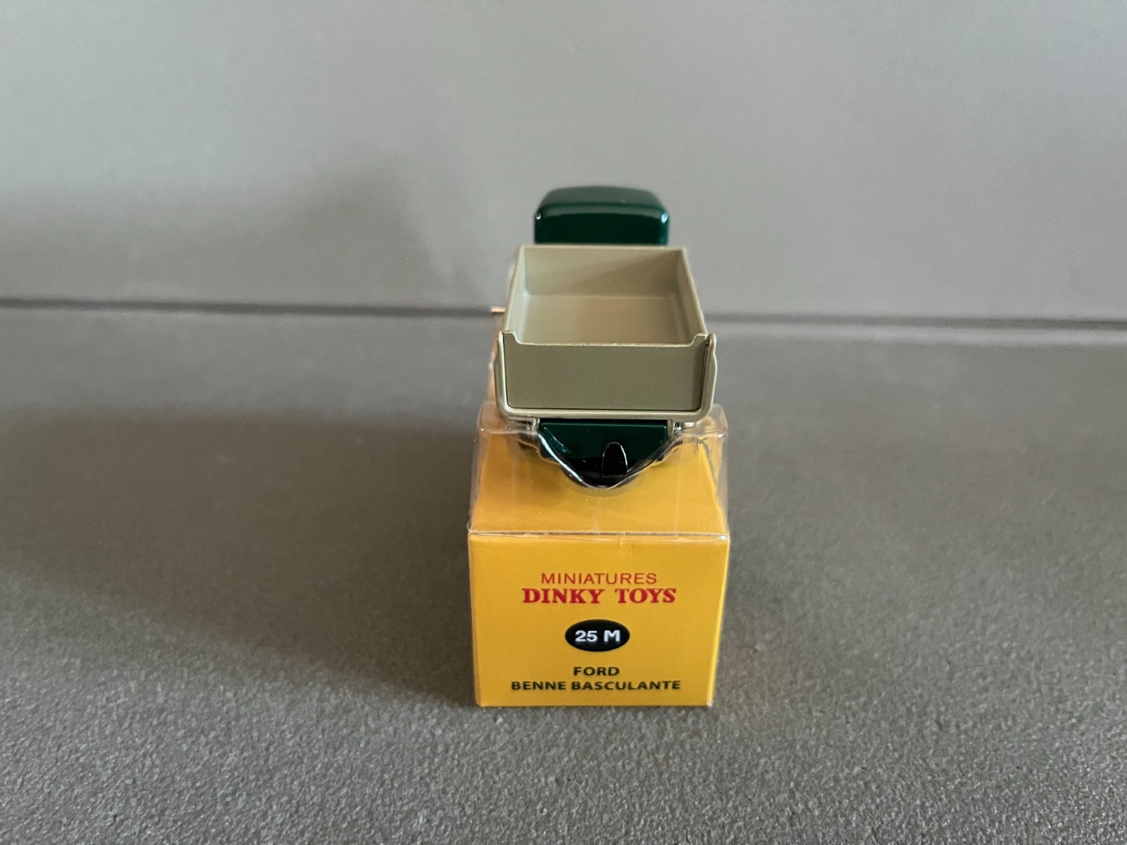 Voiture miniature Camion Ford Benne Basculante 25M Dinky Toys Atlas